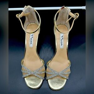 Nina heels sparkling champagne gold strappy zip back size 7.5